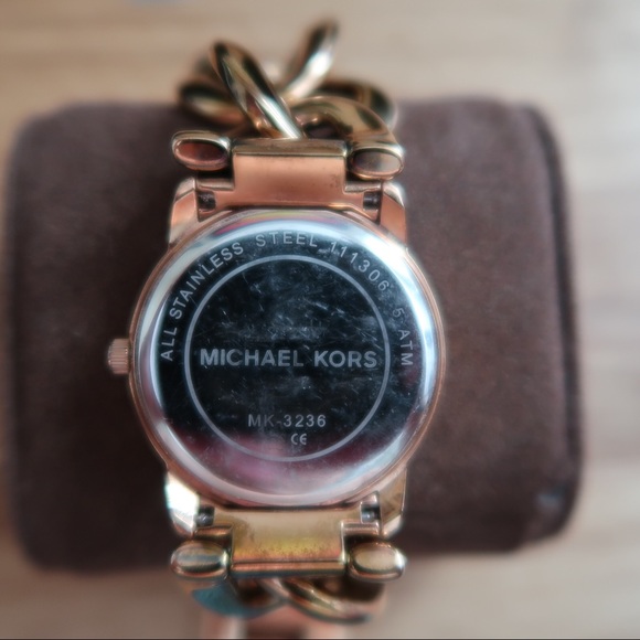 Michael Kors Rose Gold Watch - Picture 5 of 8